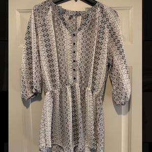 Black & White pattern loose fitting top!
